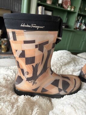 Salvatore Ferragamo Beige and Black Graphic Rain Boots